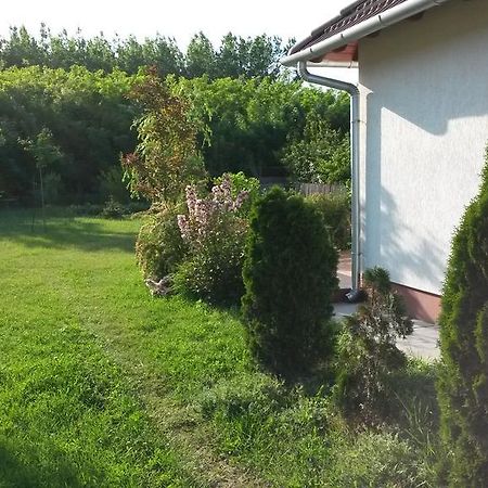 Cserkei Nyaralo Cserkeszőlő Екстериор снимка