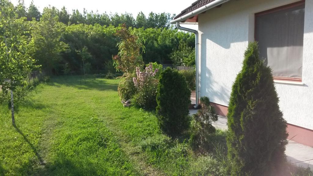 Cserkei Nyaralo Cserkeszőlő Екстериор снимка